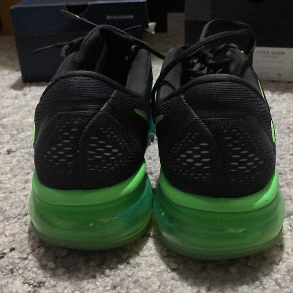 2016 Nike AirMax - Picture 3 of 5